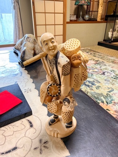 彫刻師 如玉 　造本象牙製 籠屋床置物