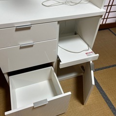 食器棚の画像