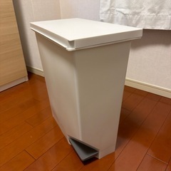 美品！ニトリ　35Lゴミ箱/ダストボックス　縦置き横置き両方可能の画像