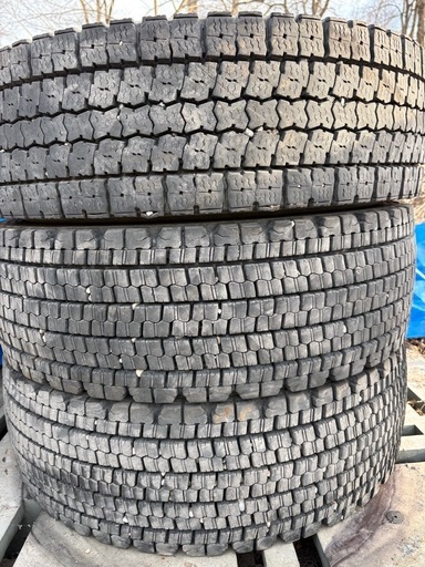 245/70r19.5 増トン　低床トラック