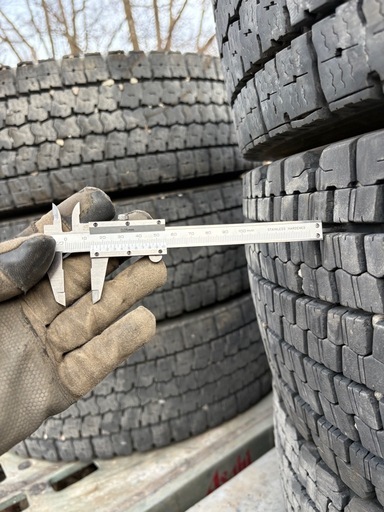 245/70r19.5 増トン　低床トラック
