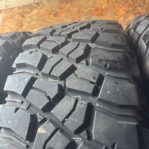 バリ山　BF GOODRICH Mud-Terrain T/A KM3 285/70R17 夏タイヤ　2019年製　17インチ
