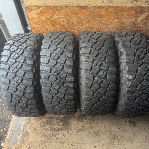 バリ山　BF GOODRICH Mud-Terrain T/A KM3 285/70R17 夏タイヤ　2019年製　17インチ
