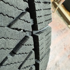 215/60/16冬VRX2の画像