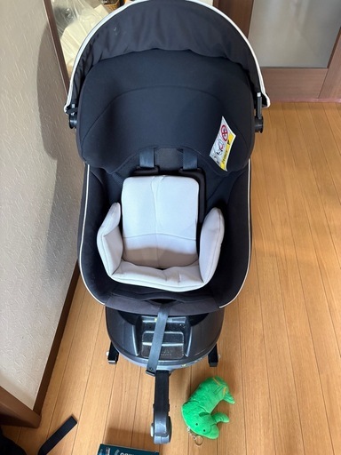 combi チャイルドシート　新生児から