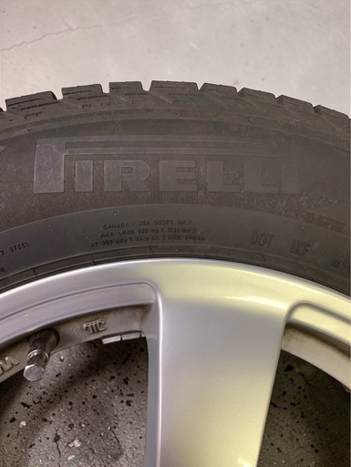 美品❗️最終期間限定セールピレリー]205/65 R16 冬タイヤホイールセット