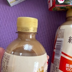 お菓子とジュースの画像