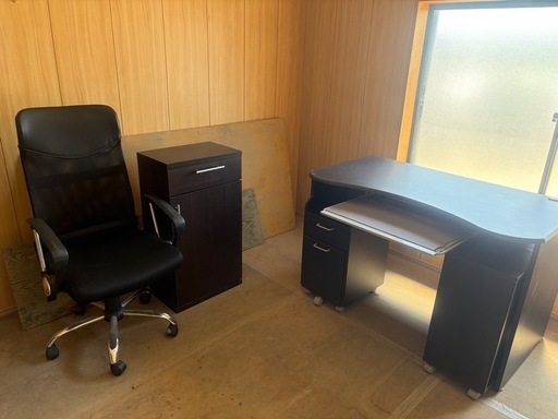 パソコン机椅子 (ヨーちゃん) 国府宮のテーブル《パソコンデスク》の 