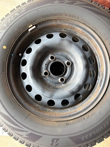 スタッドレスタイヤ  185/70R14  BRIDGESTONE VRX2 2024年10月製造
