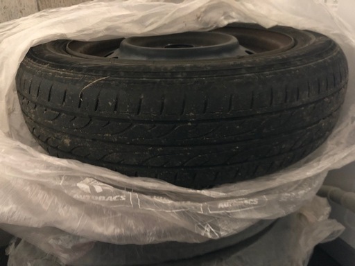 155/65/R14 サマータイヤ 3セット持っています。2セットはホイールとタイヤ付き、残りの2セットはタイヤのみでホイールはありません。 ホイール（タイヤ付き）13000円 タイヤのみ7000円 4本セット。