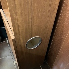 無料で差し上げます。美容室シャンプー置き&タオル収納の画像