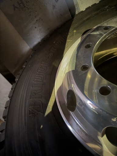 大型アルミホイール　10穴　新車外し1本タイヤ付き