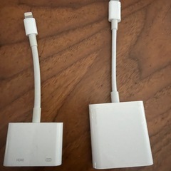 Apple純正 A1438 Lightning - HDMI アダプター&非純正ライトニングsdカードリーダーの画像