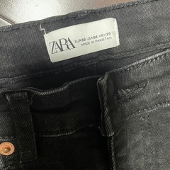ZARA 黒 デニムパンツの画像