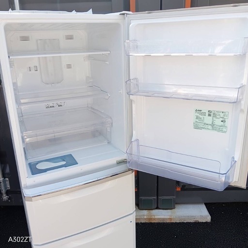 D2D8n2  三菱　自動製氷機能付き大型冷蔵庫　335L