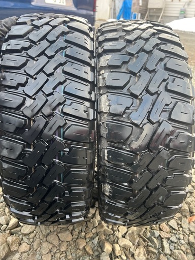 美品　ハイエース　215/65R16  バトルシップ2