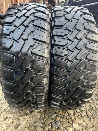美品　ハイエース　215/65R16  バトルシップ2