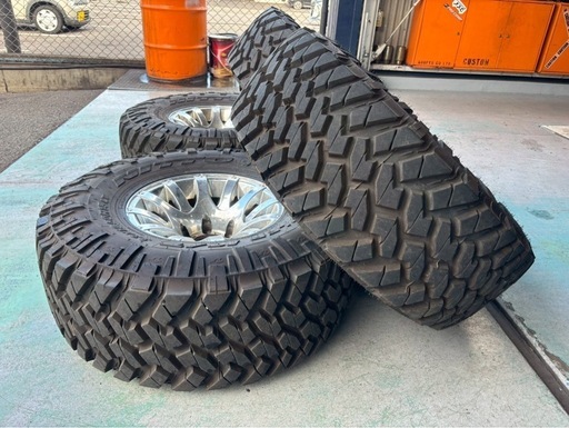 ランクル等　6穴　33×12.50R15 8.5J+32 タイヤ付き