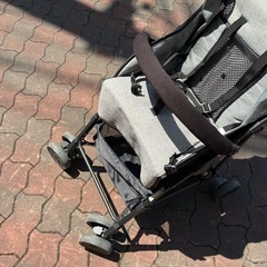 B型ベビーカーの画像