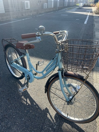 お取引中　
20インチ水色自転車