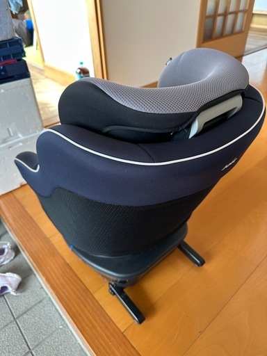 チャイルドシート Joieアーク360°（ブラック&ネイビー） ISOFIX