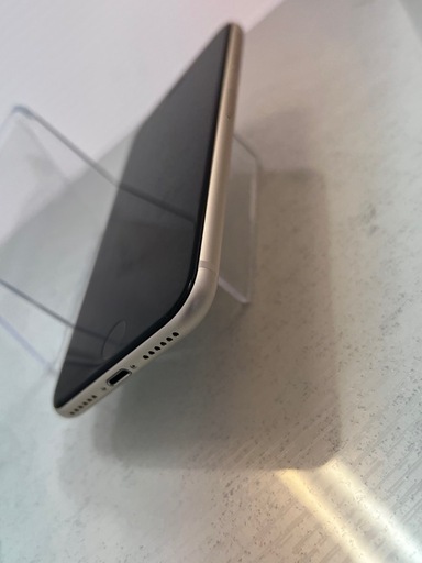 極上品　iPhone SE 第3世代　64GB スターライトSIMフリー