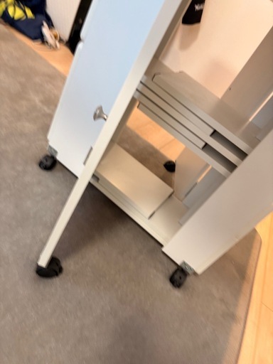 折りたたみ式テーブル