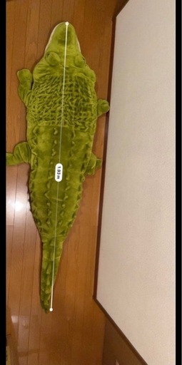 巨大ワニのぬいぐるみ