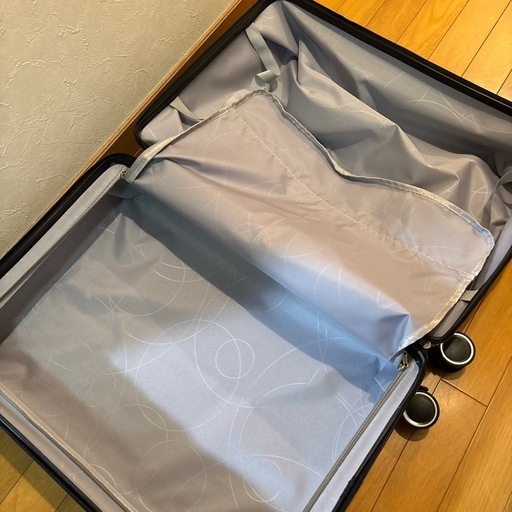 新品　スーツケース Mサイズ シルバーキャリーバッグ キャリーケース