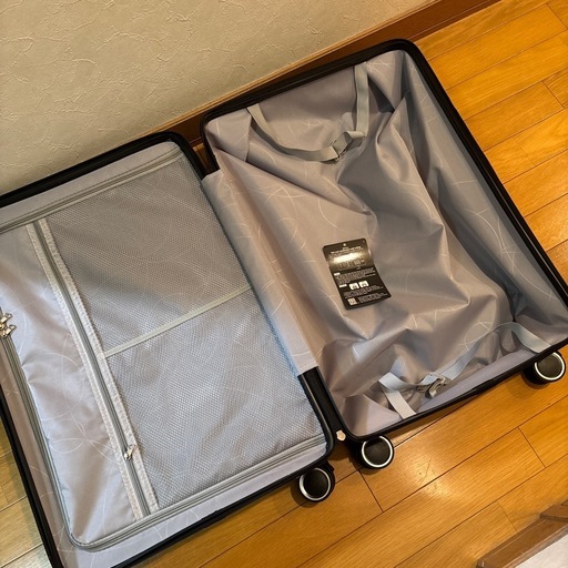 新品　スーツケース Mサイズ シルバーキャリーバッグ キャリーケース