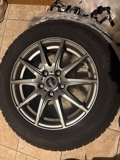 2025年10月製造 スタッドレスタイヤYOKOHAMA
205/60R16 96Q IG70