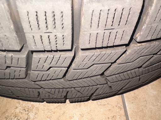 2025年10月製造 スタッドレスタイヤYOKOHAMA
205/60R16 96Q IG70