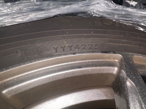 2025年10月製造 スタッドレスタイヤYOKOHAMA
205/60R16 96Q IG70