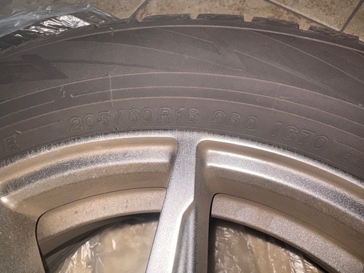 2025年10月製造 スタッドレスタイヤYOKOHAMA
205/60R16 96Q IG70
