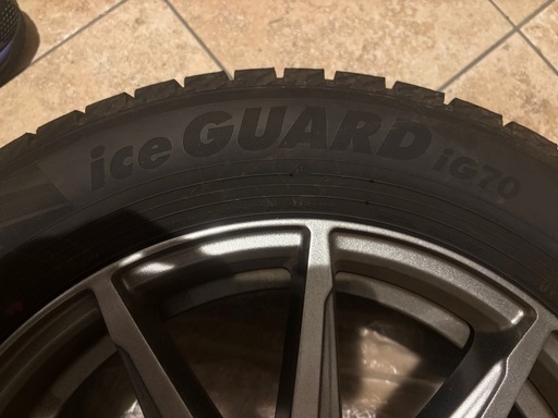 2025年10月製造 スタッドレスタイヤYOKOHAMA
205/60R16 96Q IG70