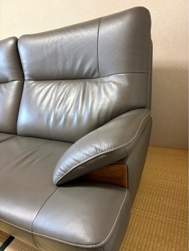 【本日限定大幅値引き可能】カリモク家具　karimoku 2.5pソファ　グレー　本革　チターノ