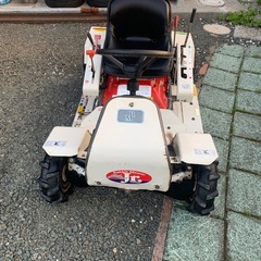 オーレック乗用草刈機の画像