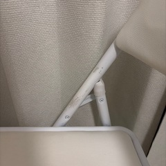 白 折りたたみ可 椅子の画像