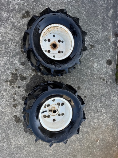 4月22日まで２条刈りバインダー取り外しタイヤセット　１８×10.0－８　中古　