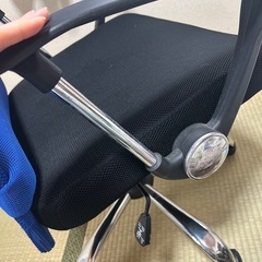 キャスター付きイスの画像