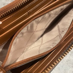 MICHEAL KORS 長財布
の画像