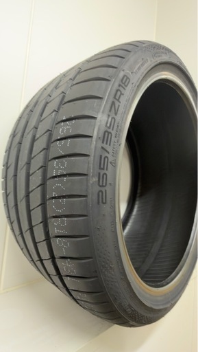 車のパーツ 265/35ZR18