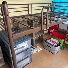 スチールのベッドの画像