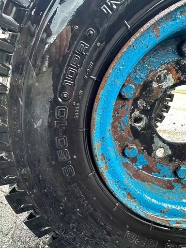 【中古 運搬車用タイヤ・ホイール 2本セット】  ■ メーカー 機械：三菱重工 タイヤ：SUPER LUG（INDUSTRIAL）  