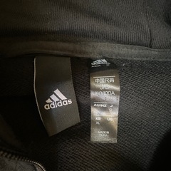 アディダスパーカーの画像