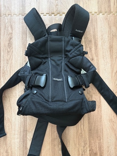 ベビービョルン　抱っこ紐　黒【美品】よだれパット付き