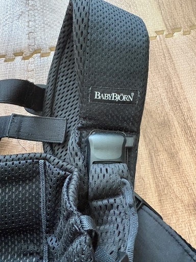 ベビービョルン　抱っこ紐　黒【美品】よだれパット付き