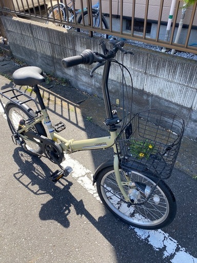 【オートライト・カゴ付】おしゃれな20インチ 折りたたみ自転車（カーキ）
