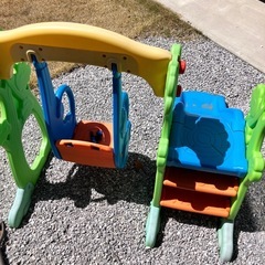 子供用ブランコ付き滑り台の画像