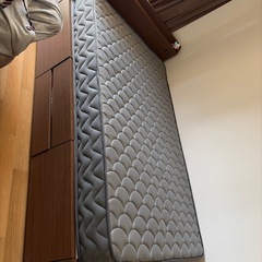 セミダブルサイズのベッドの画像